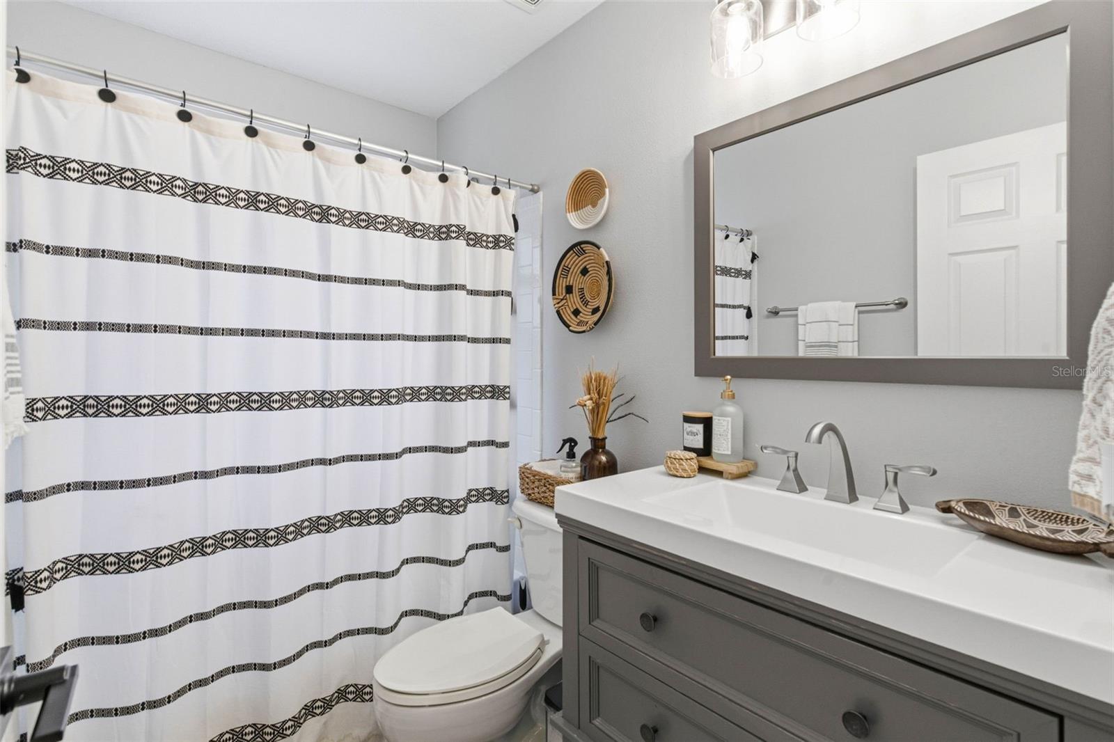 Image 21 of 37 For 37403 Phelps Road