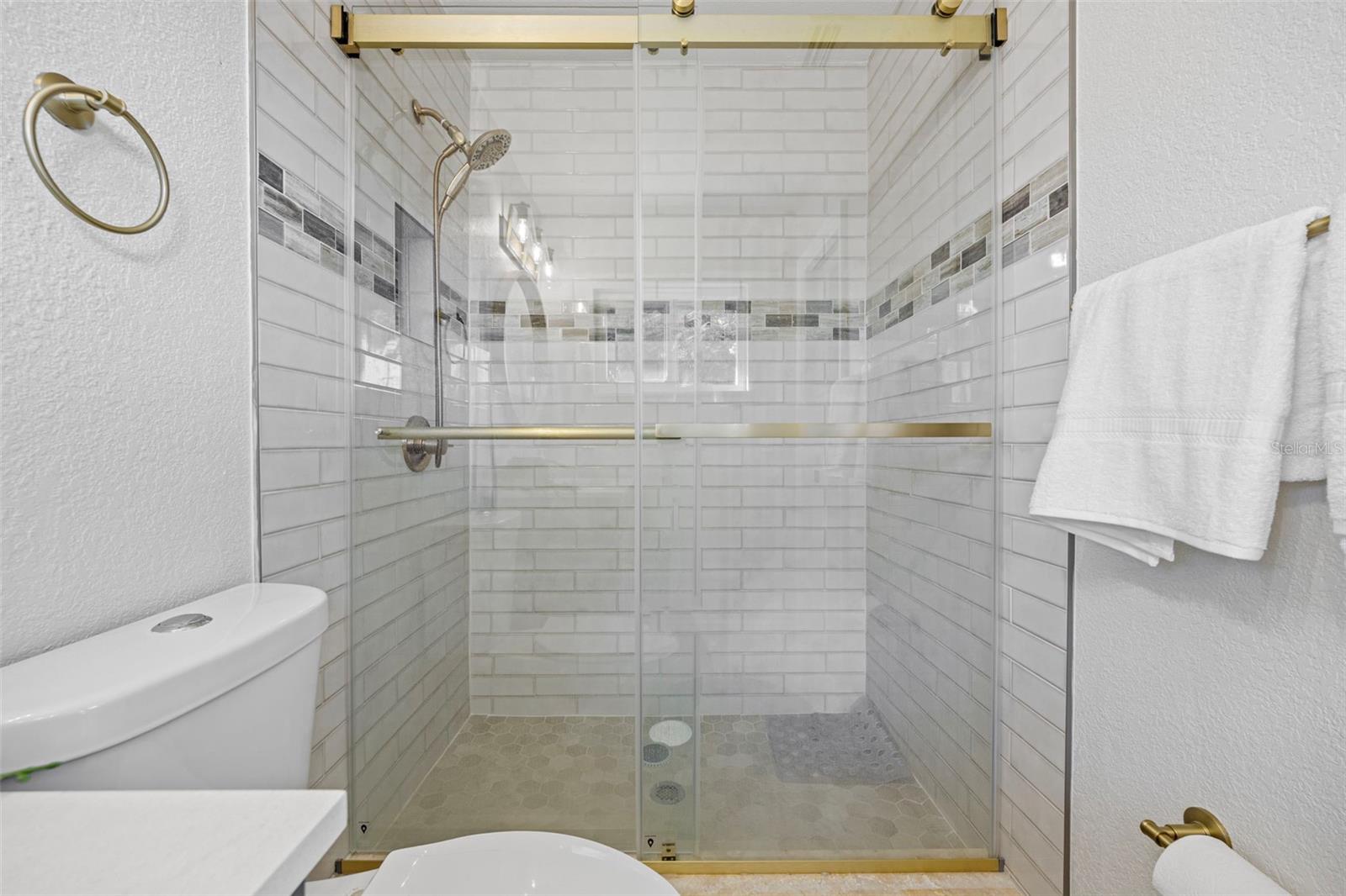 Image 21 of 48 For 248 79th Avenue Ne