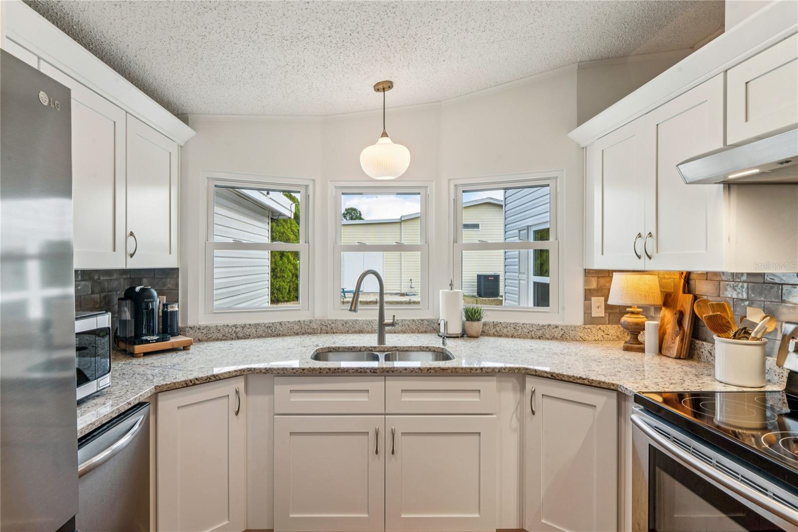 Image 16 of 69 For 15712 Brookridge Boulevard