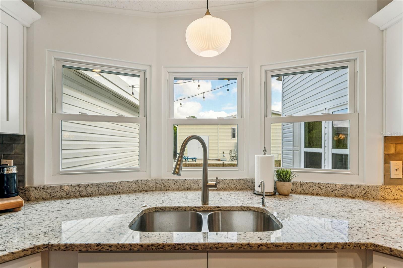 Image 18 of 69 For 15712 Brookridge Boulevard