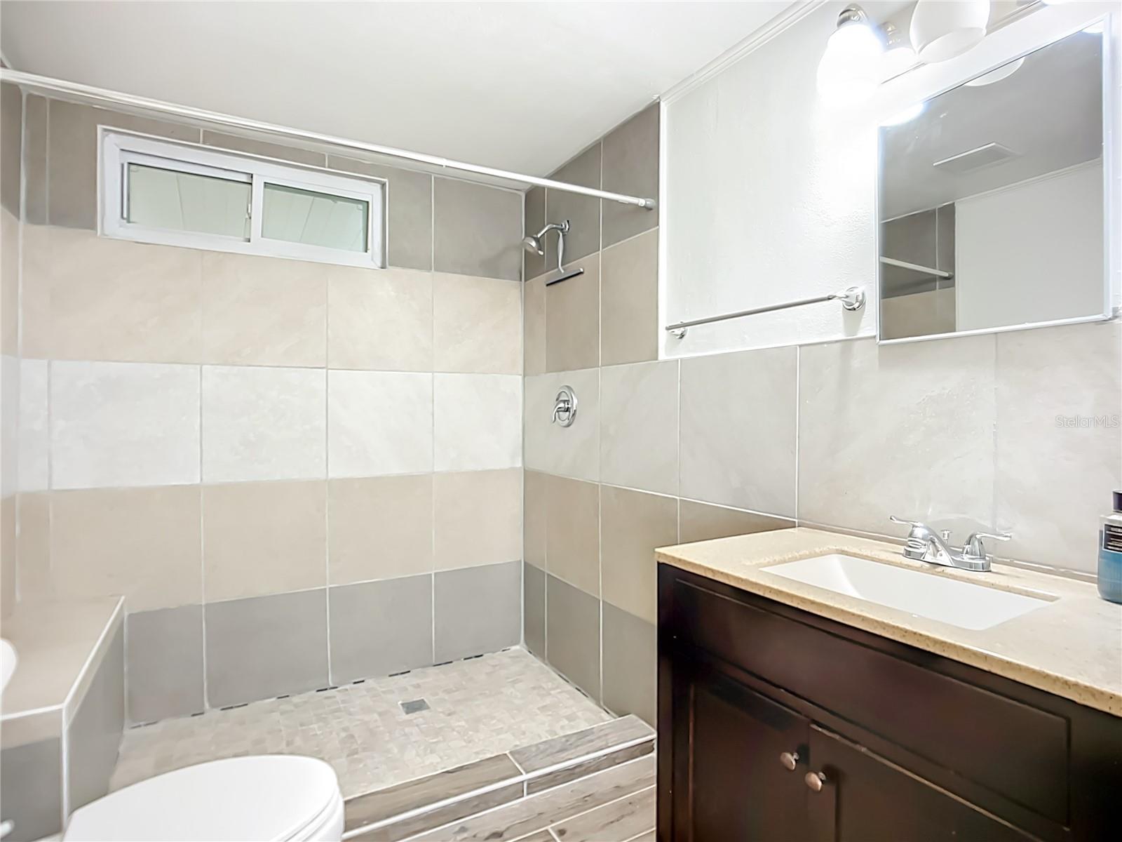 Listing photo id 9 for 131 Jason Dr