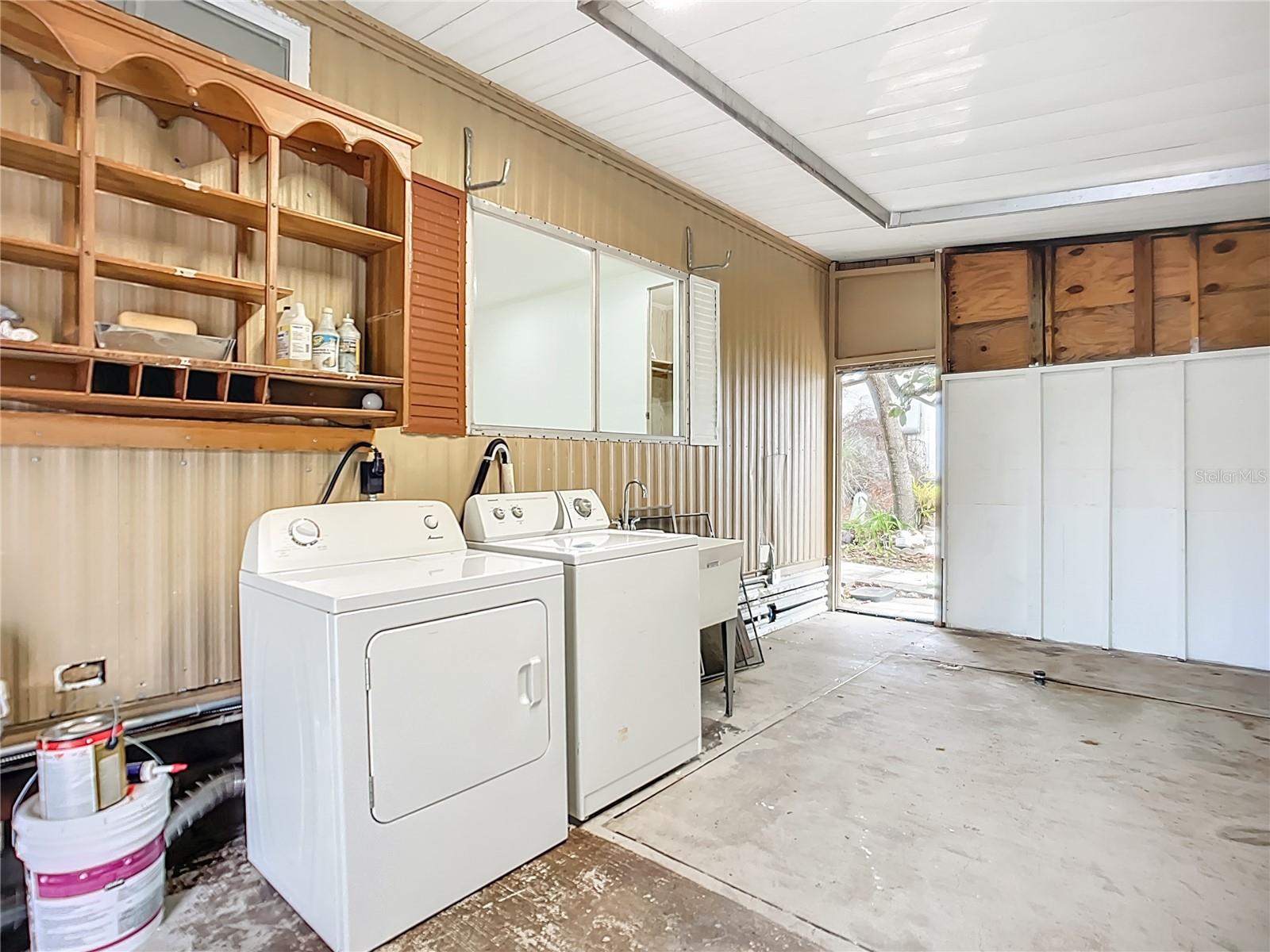 Listing photo id 13 for 131 Jason Dr