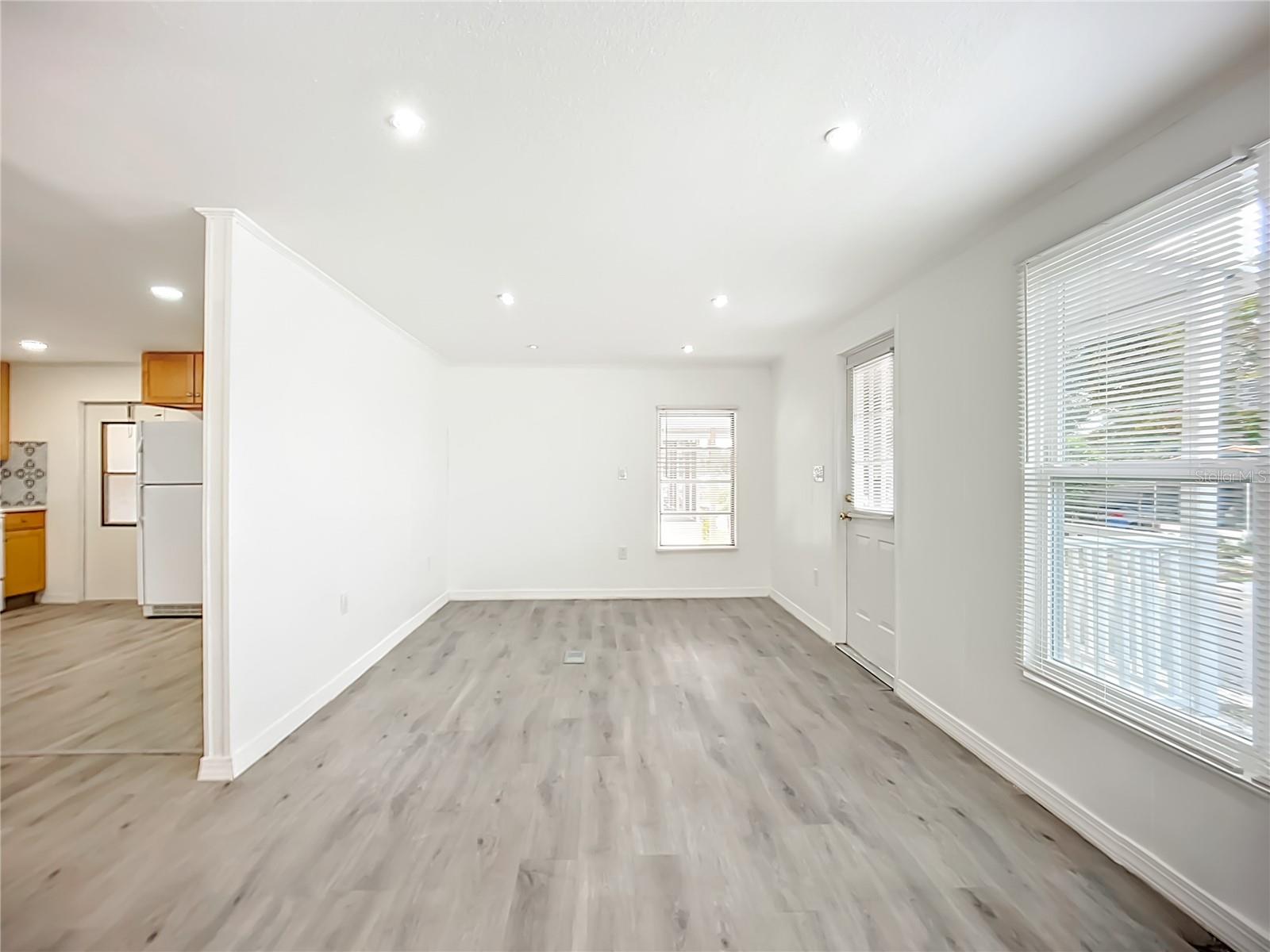 Listing photo id 15 for 131 Jason Dr