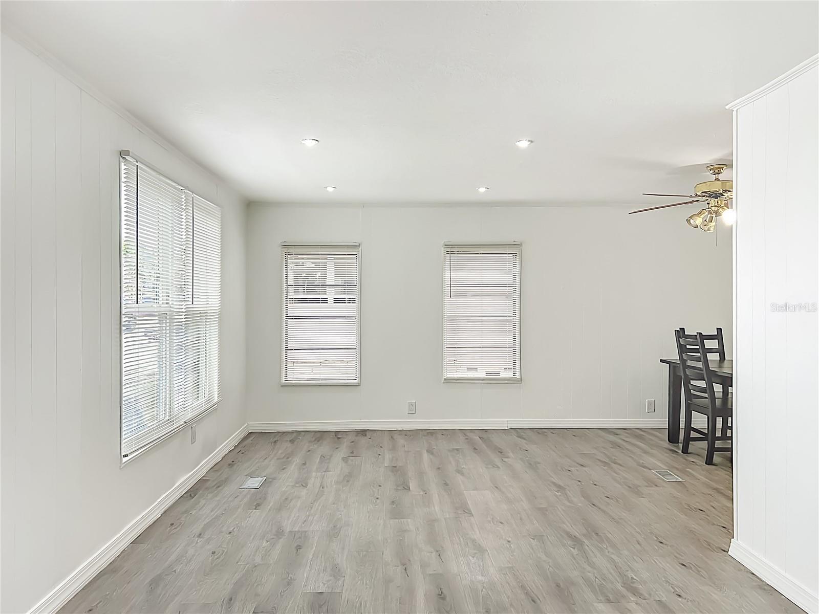 Listing photo id 16 for 131 Jason Dr