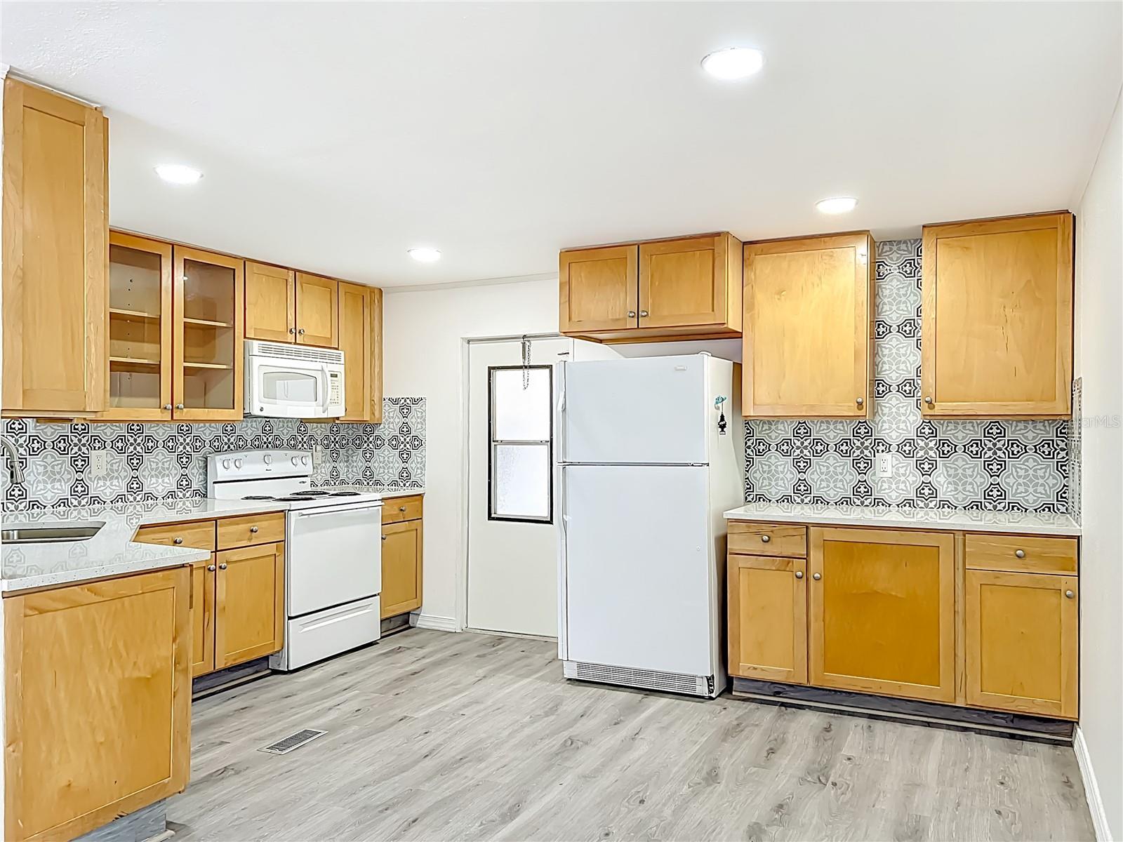 Listing photo id 2 for 131 Jason Dr