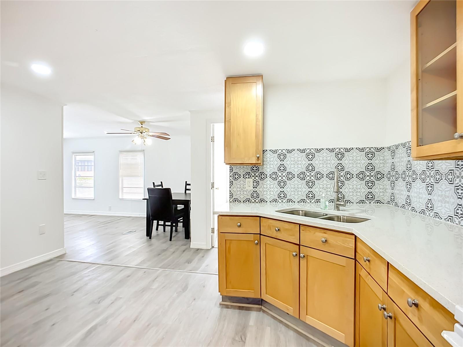 Listing photo id 5 for 131 Jason Dr