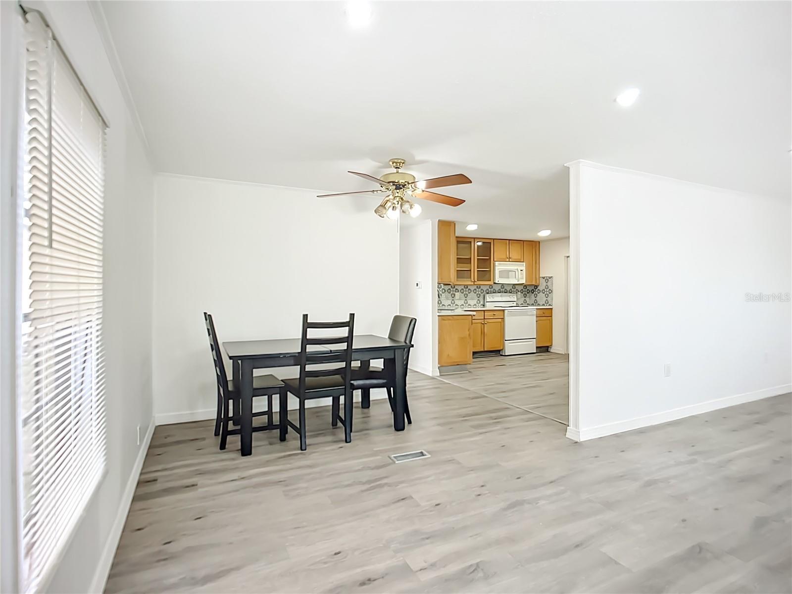 Listing photo id 7 for 131 Jason Dr