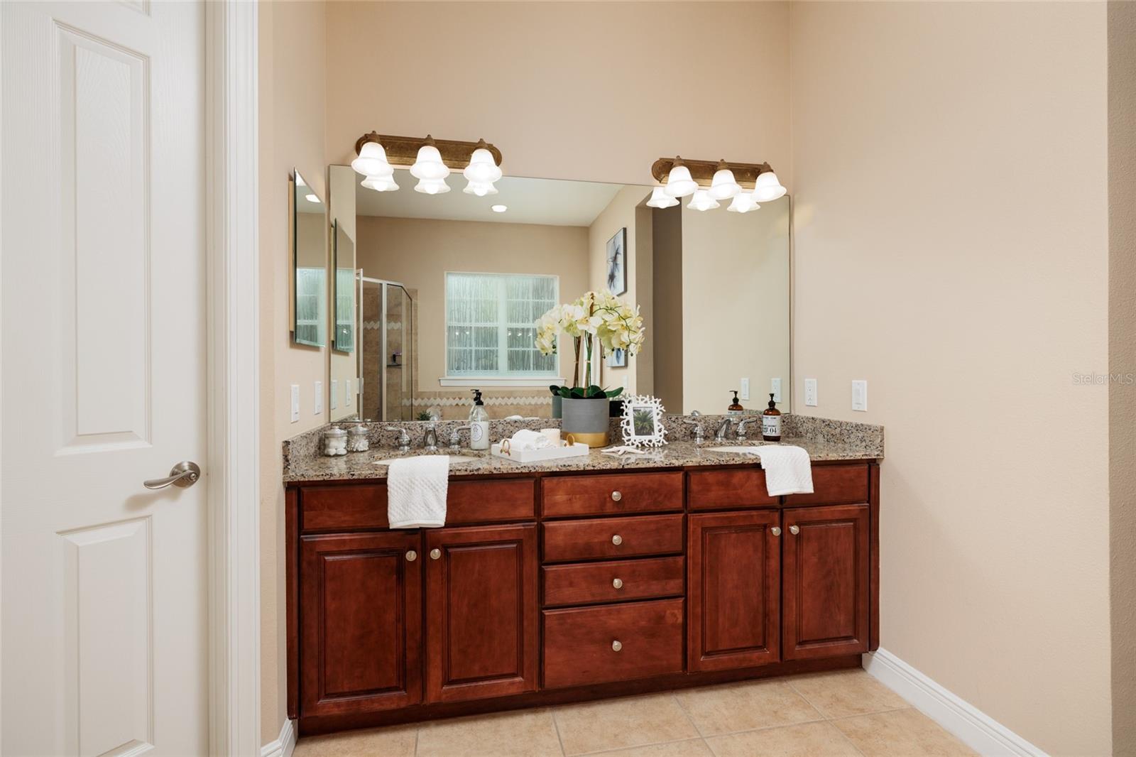 Image 18 of 66 For 102 Wimbledon Court