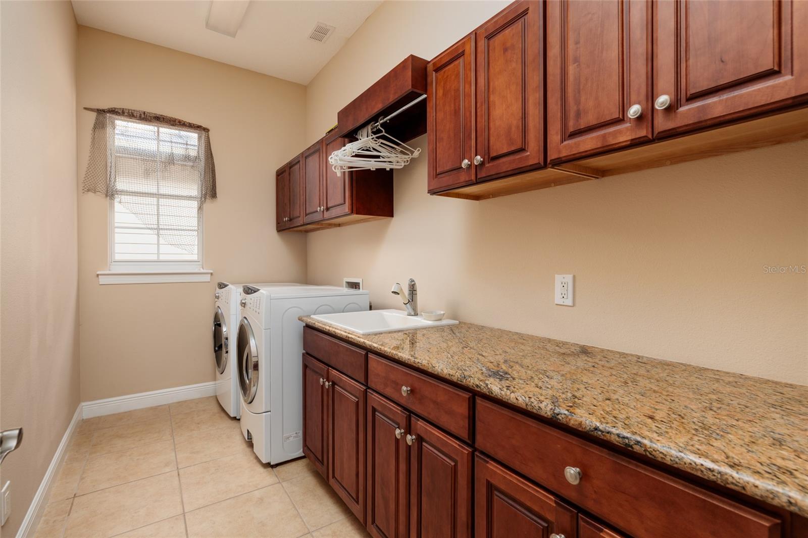 Image 29 of 66 For 102 Wimbledon Court