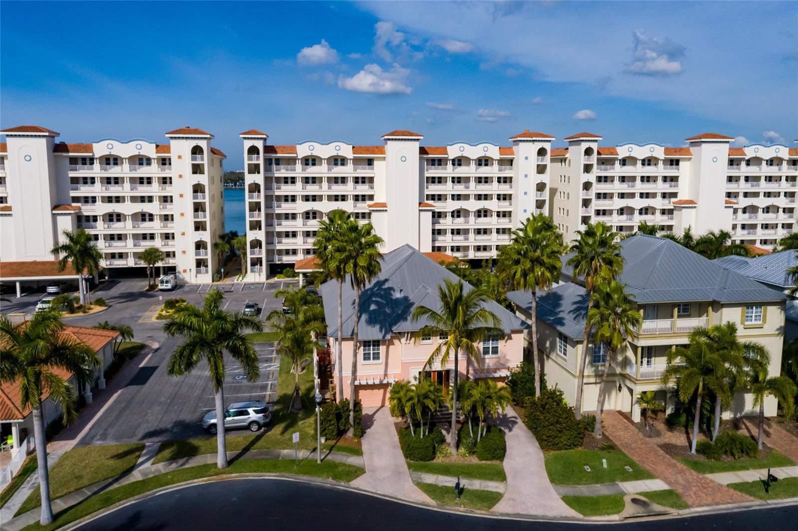 Image 32 of 66 For 102 Wimbledon Court