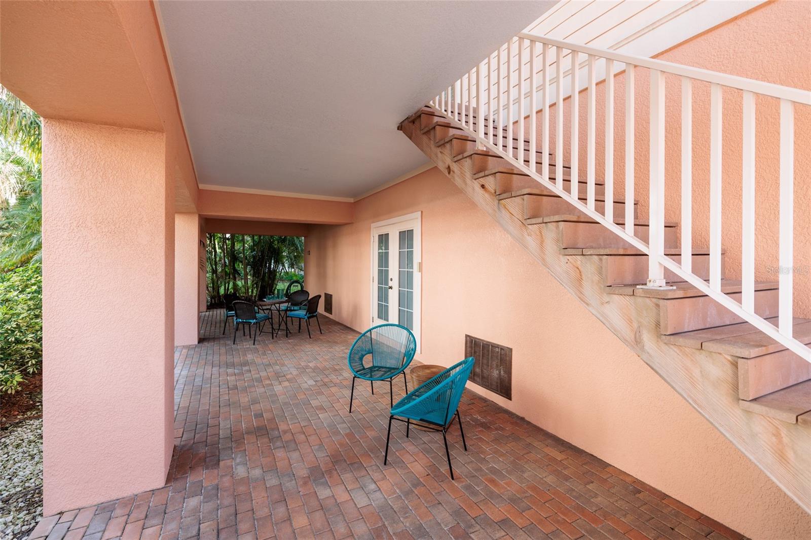 Image 37 of 66 For 102 Wimbledon Court