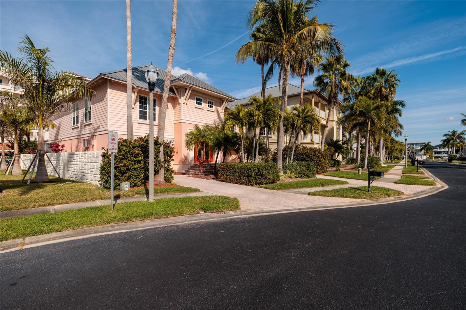 Image 38 of 66 For 102 Wimbledon Court