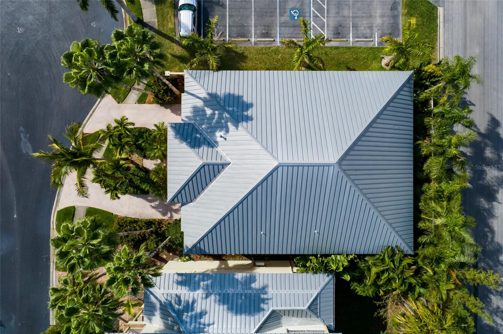 Image 39 of 66 For 102 Wimbledon Court