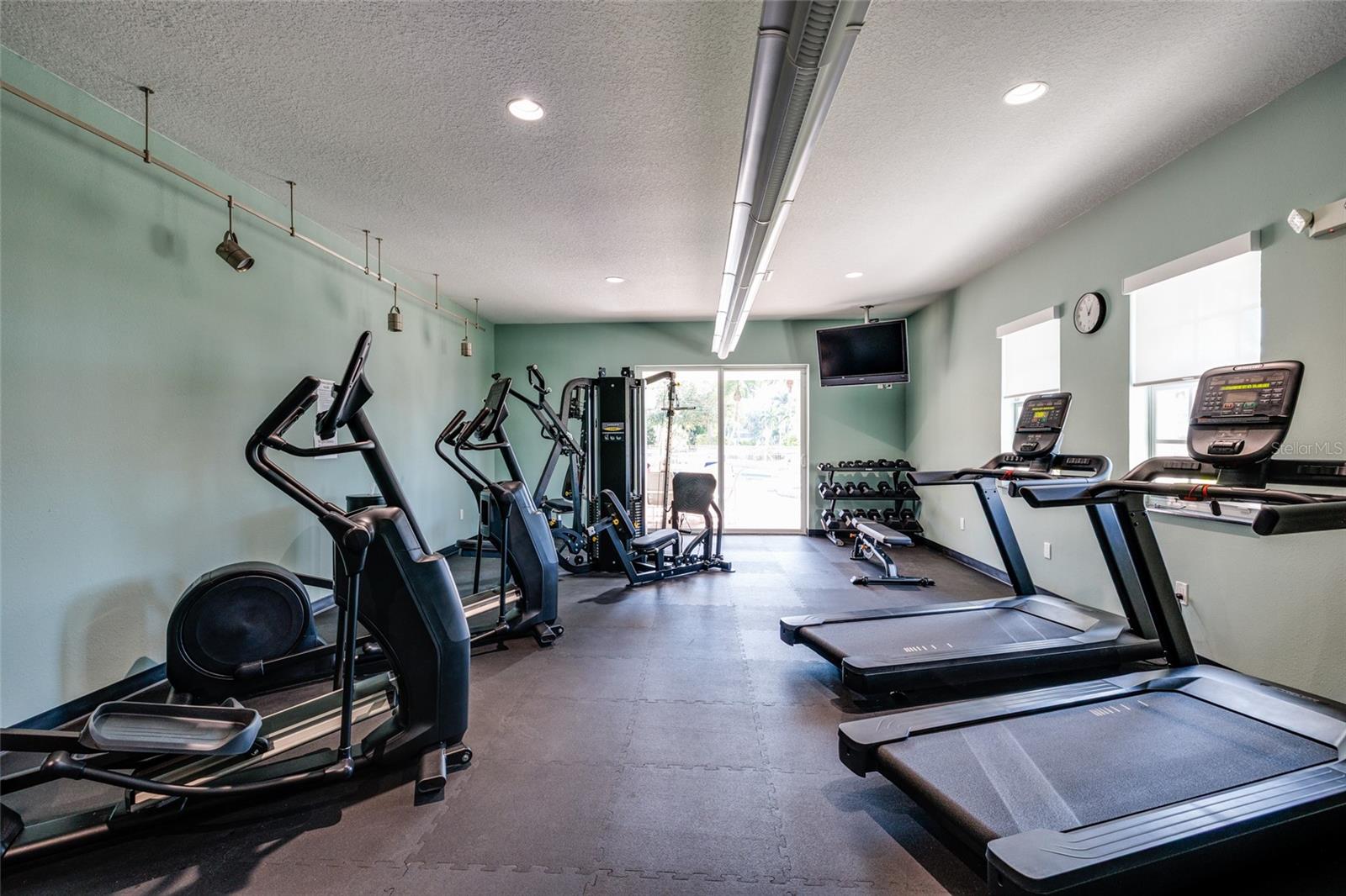 Image 46 of 66 For 102 Wimbledon Court