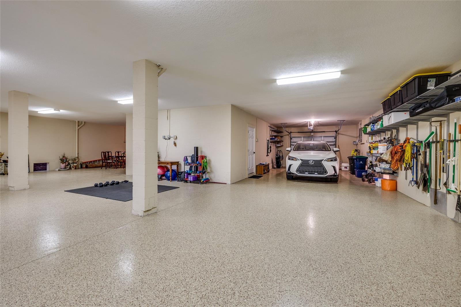 Image 53 of 66 For 102 Wimbledon Court