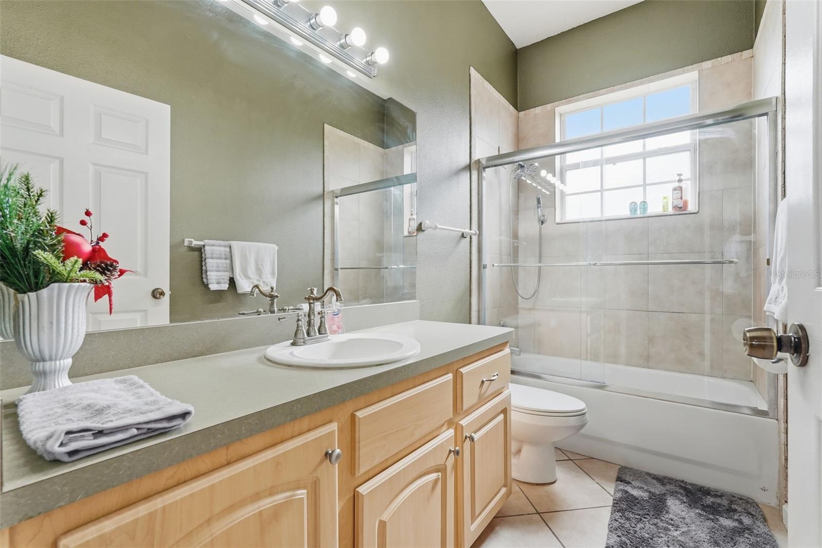 Image 25 of 51 For 13632 Deventer Court