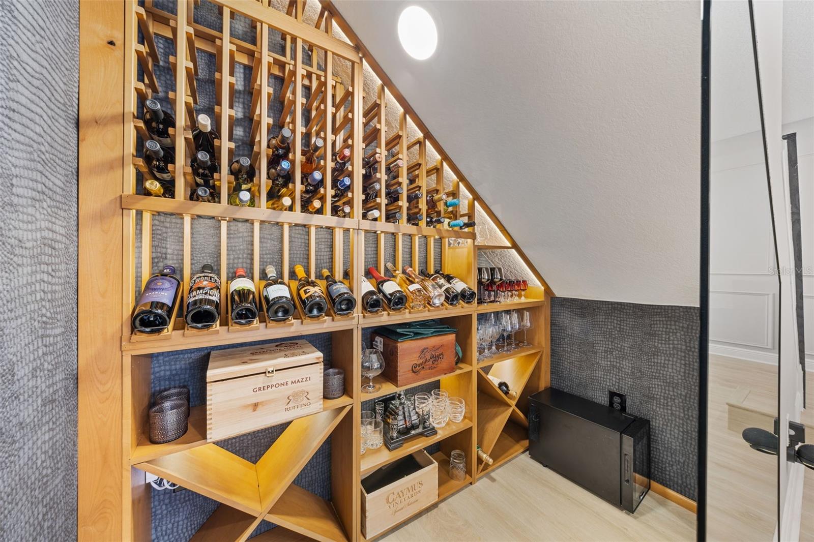 Image 15 of 100 For 7741 Notched Pine Bend