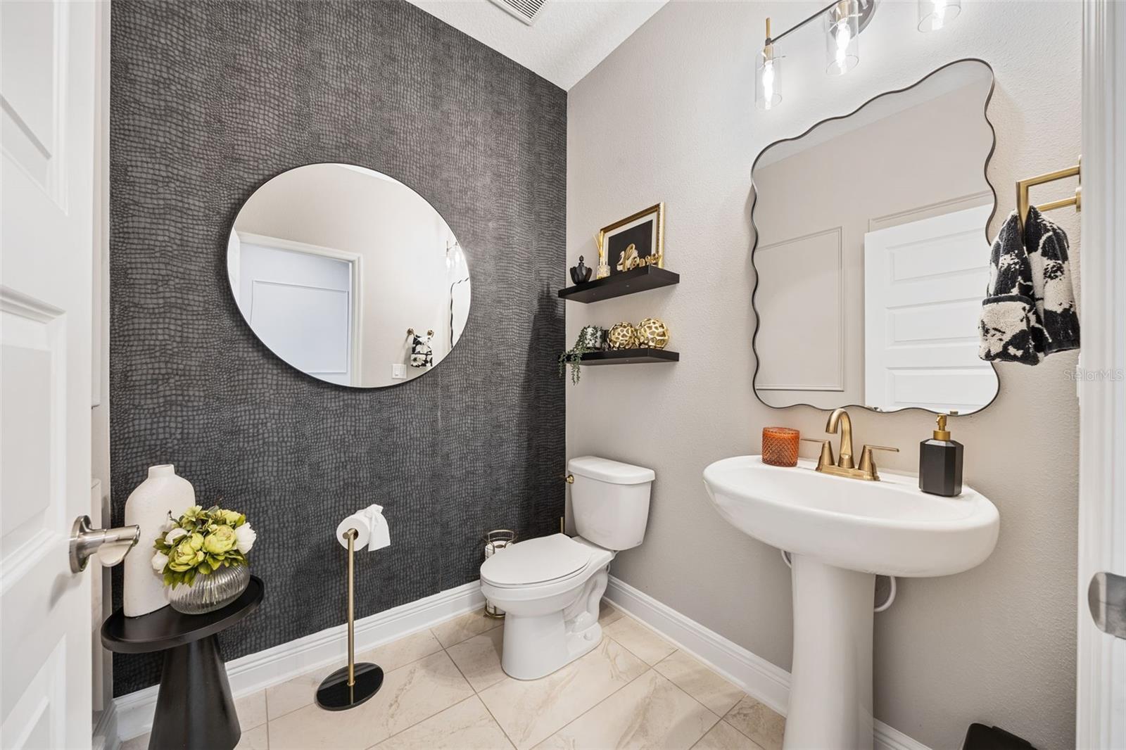 Image 19 of 100 For 7741 Notched Pine Bend