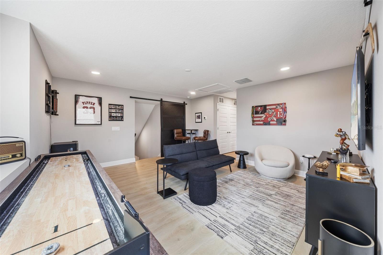 Image 51 of 100 For 7741 Notched Pine Bend