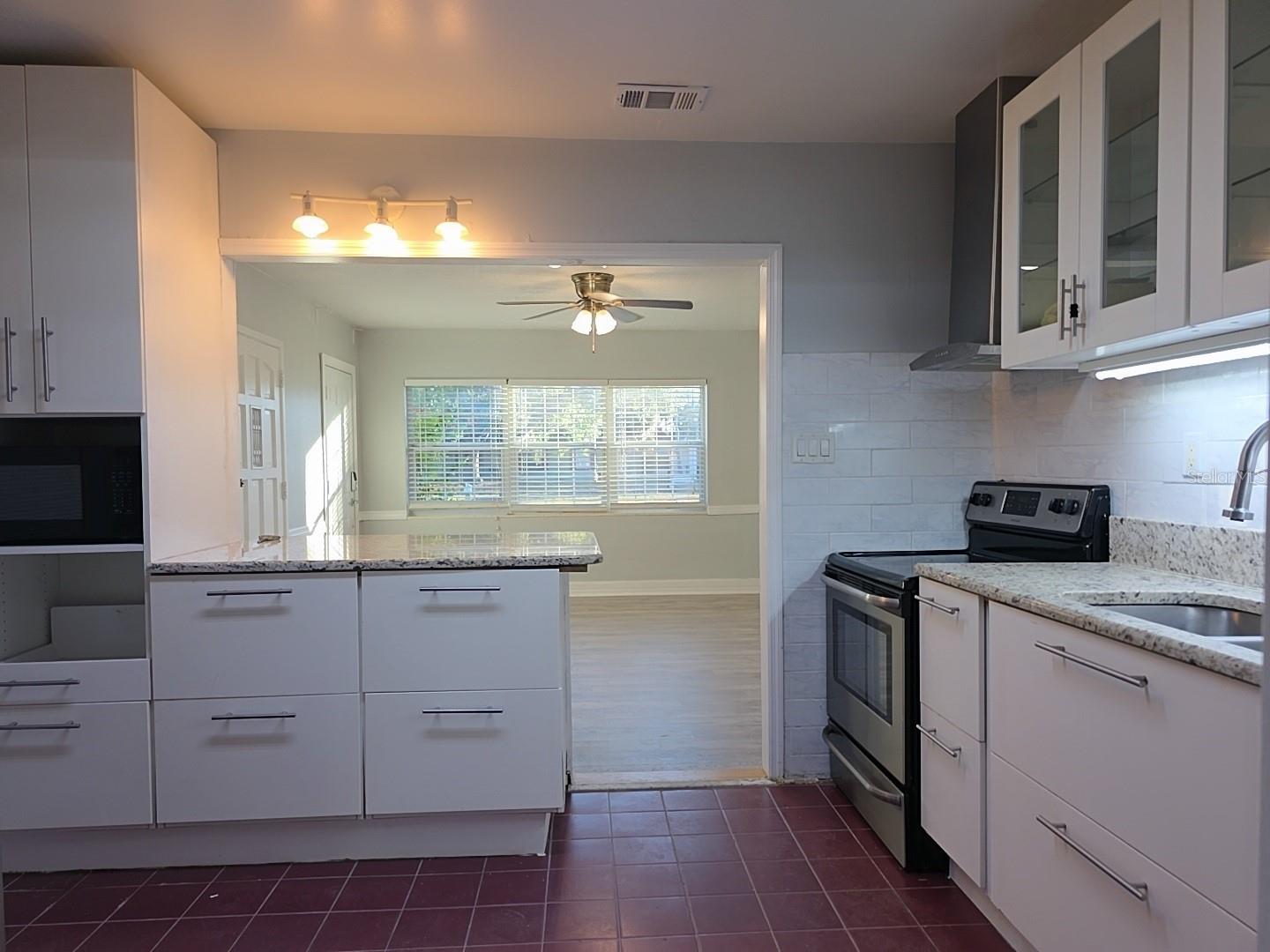 Image 19 of 36 For 4713 El Prado Boulevard