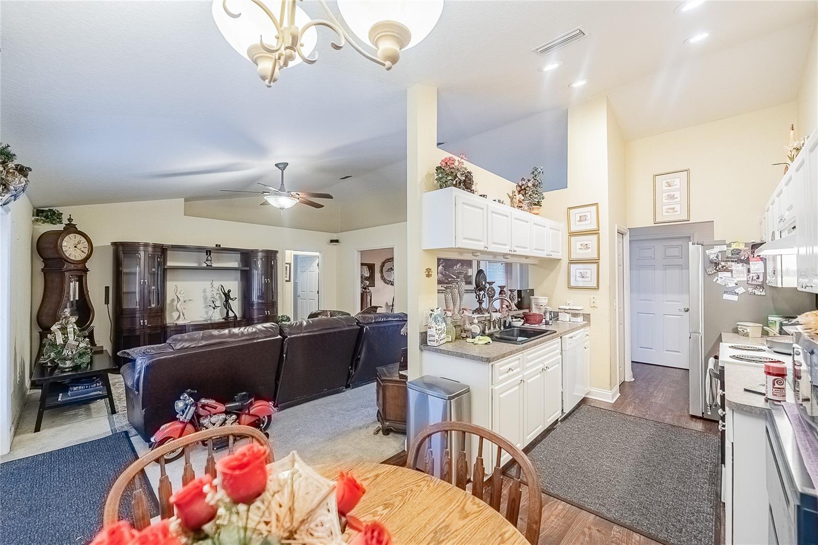 Listing photo id 9 for 7436 Loblolly Avenue