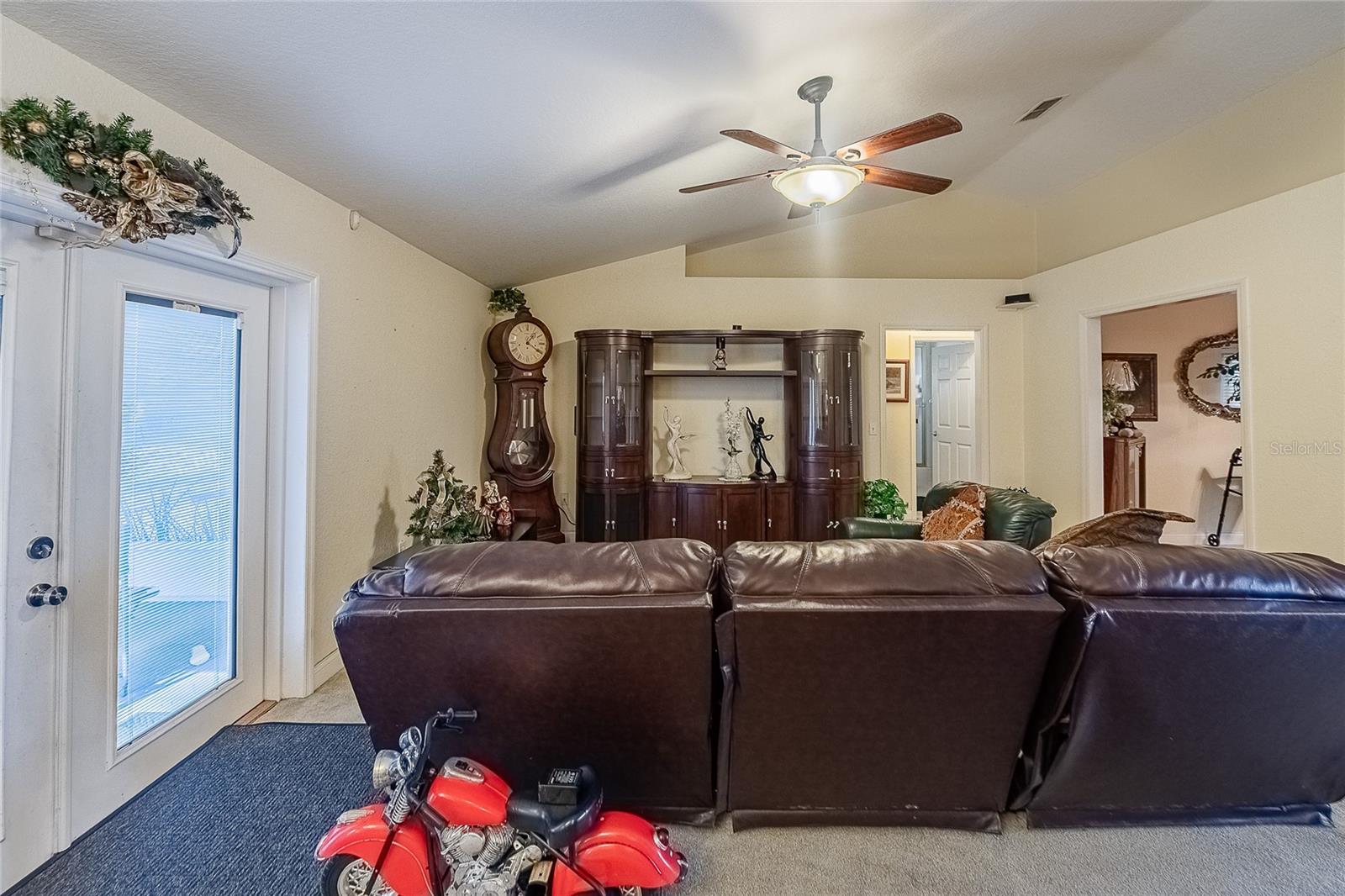 Listing photo id 6 for 7436 Loblolly Avenue