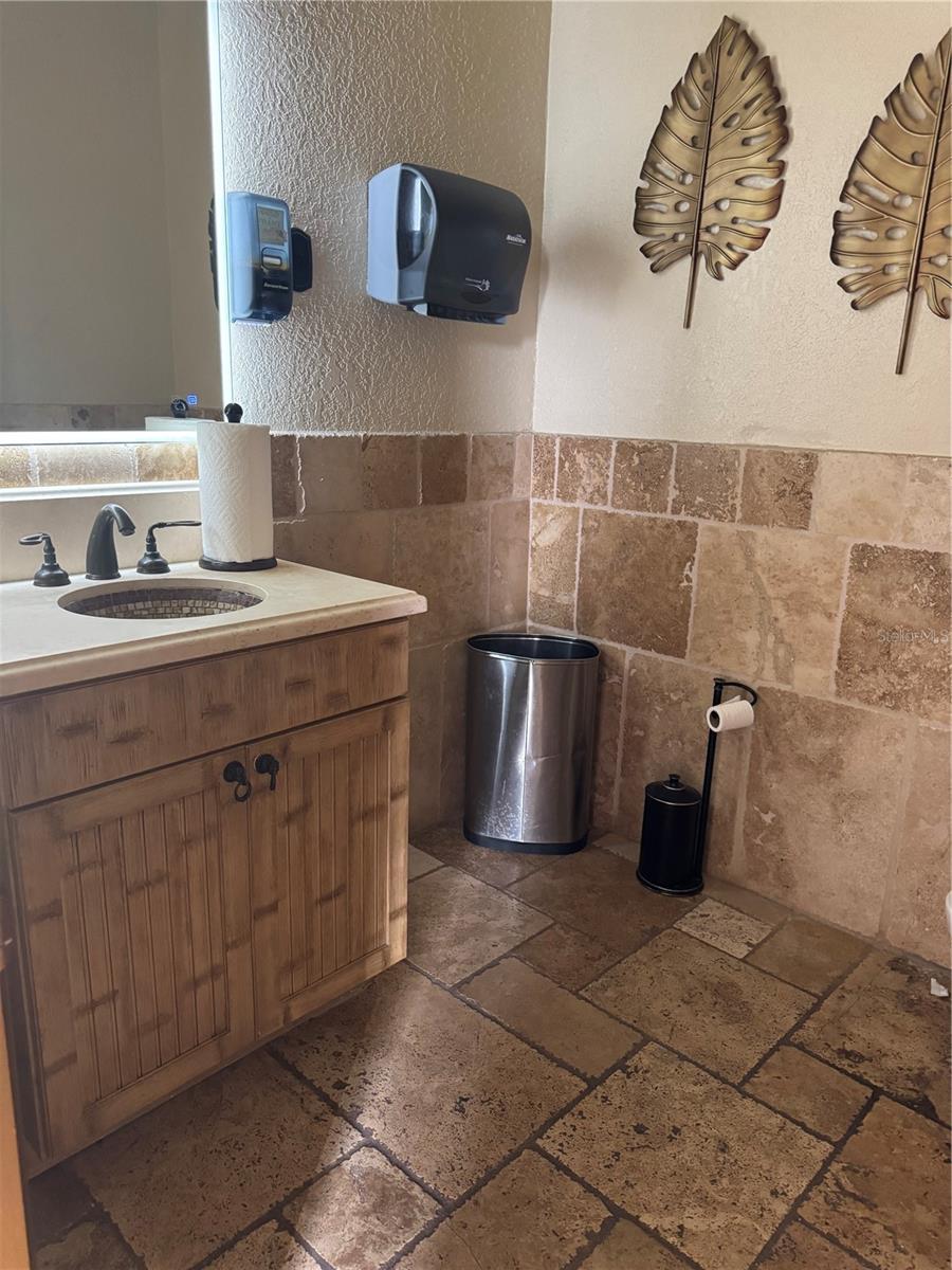 Image 22 of 29 For 1001 & 1007 Manatee Avenue E