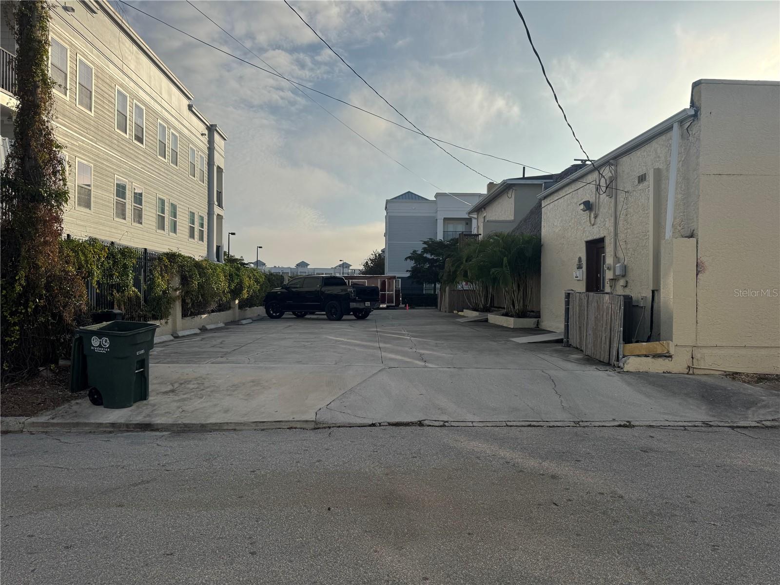 Image 7 of 29 For 1001 & 1007 Manatee Avenue E