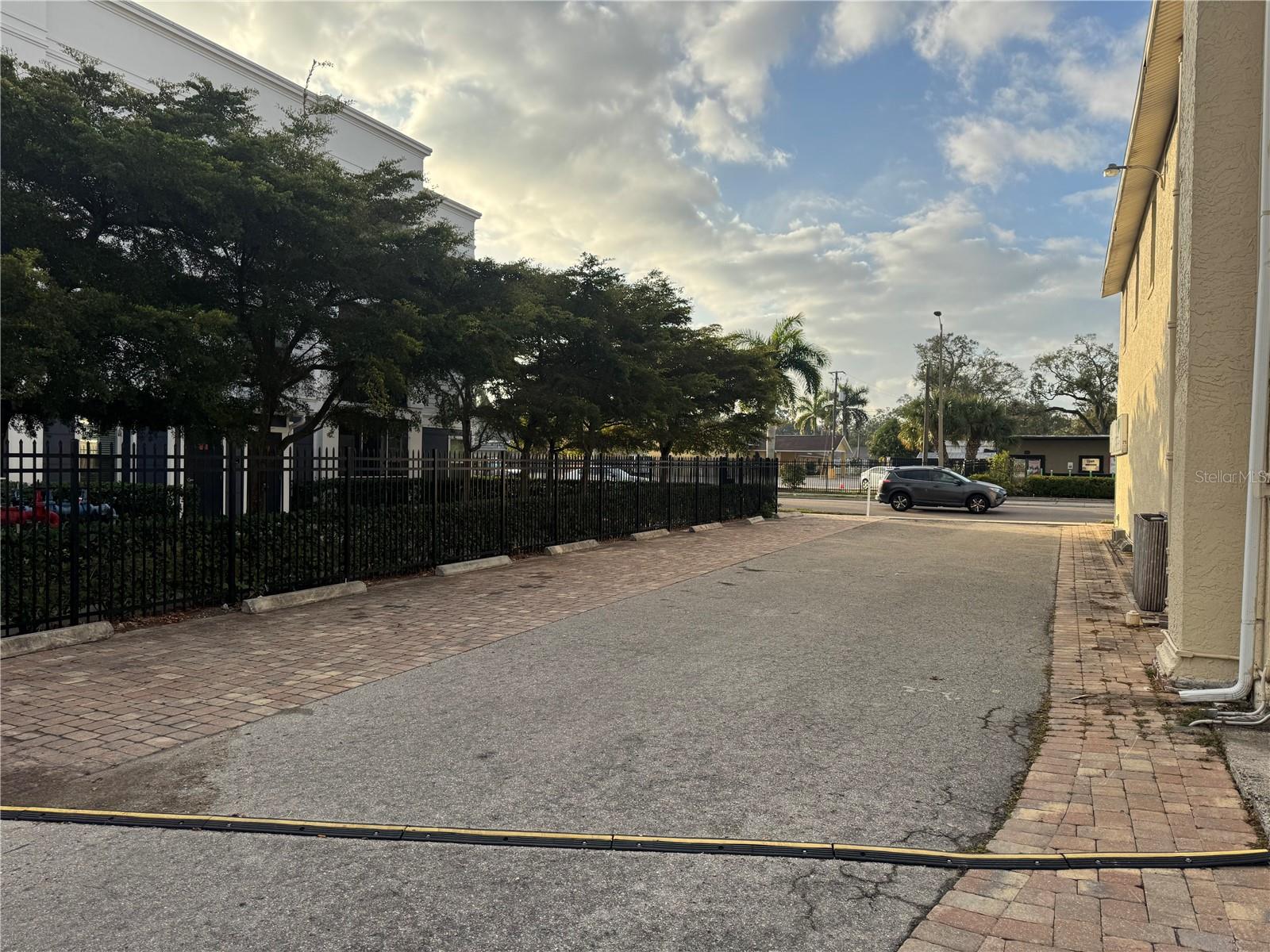 Image 8 of 29 For 1001 & 1007 Manatee Avenue E