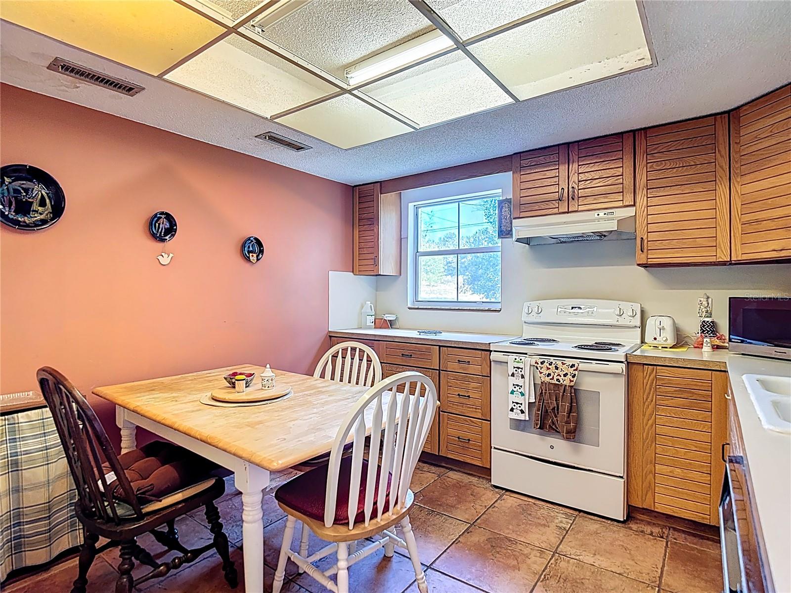 Image 11 of 47 For 22380 Powell Road