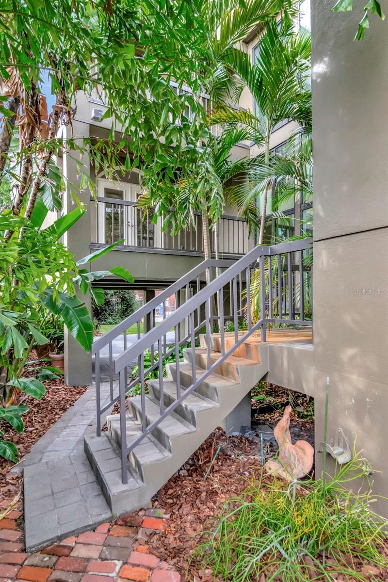 Image 11 of 87 For 825 Bayshore Boulevard 1-2