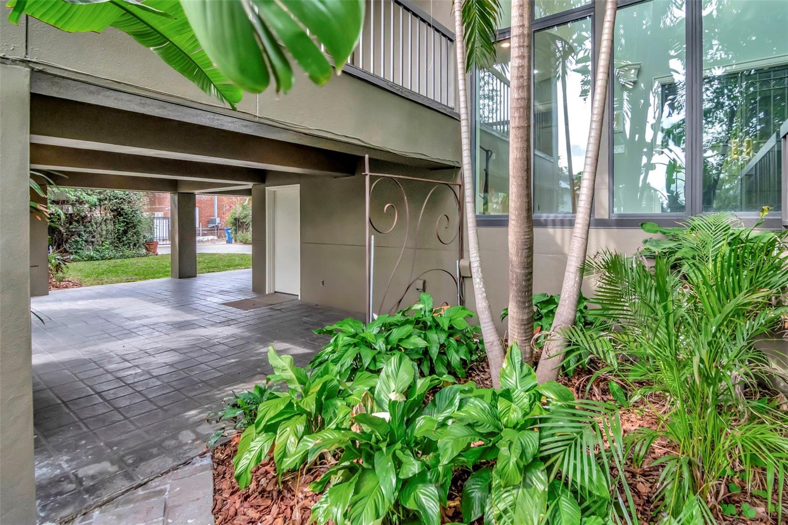 Image 12 of 87 For 825 Bayshore Boulevard 1-2