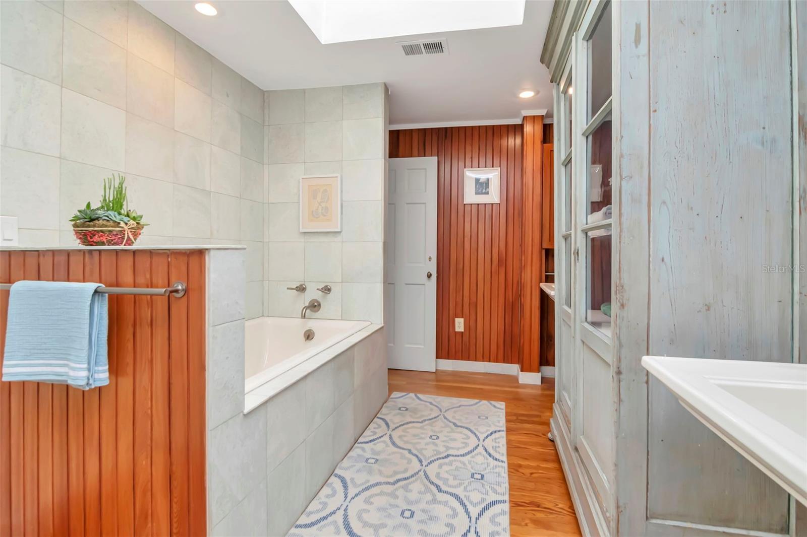 Image 39 of 87 For 825 Bayshore Boulevard 1-2