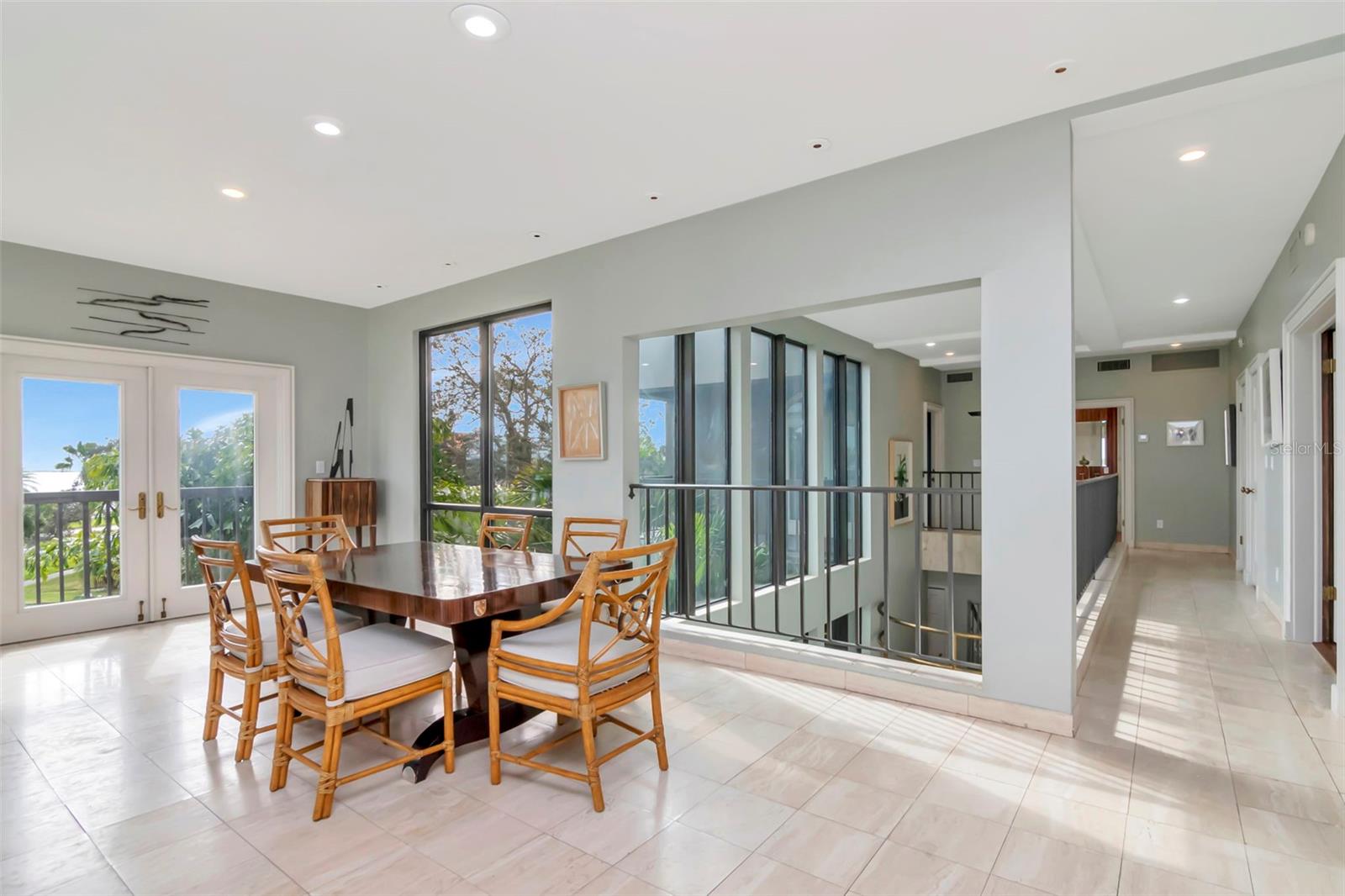 Image 46 of 87 For 825 Bayshore Boulevard 1-2