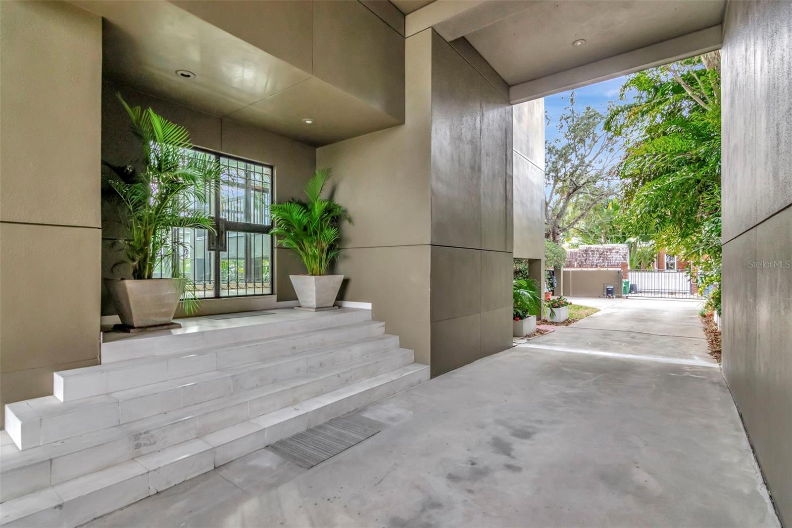 Image 5 of 87 For 825 Bayshore Boulevard 1-2