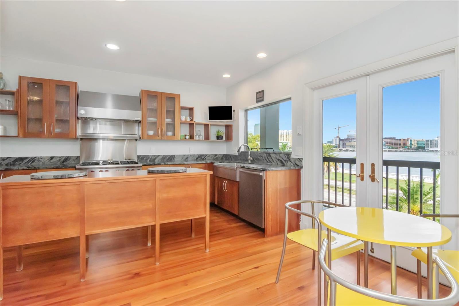 Image 53 of 87 For 825 Bayshore Boulevard 1-2