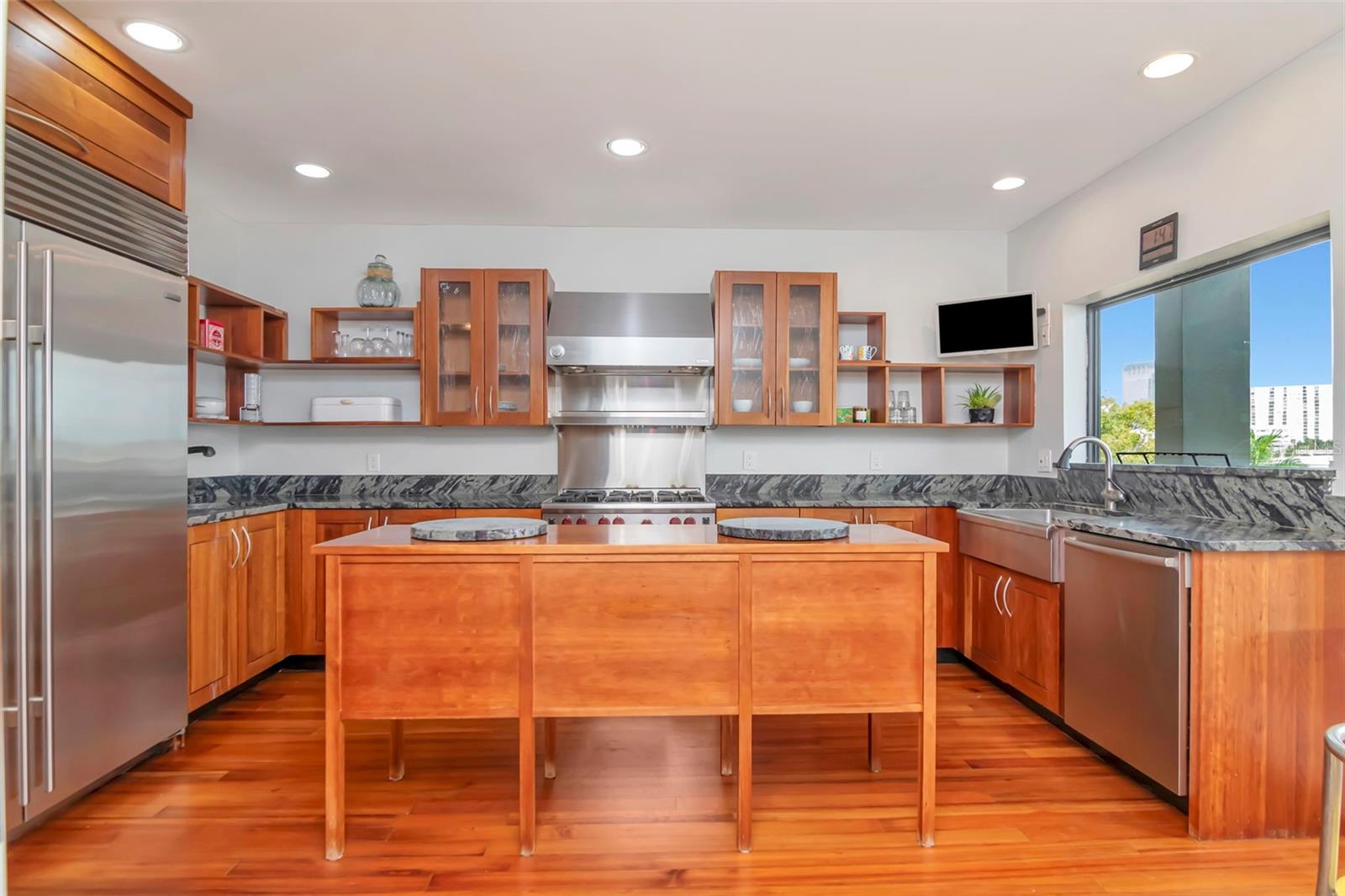 Image 54 of 87 For 825 Bayshore Boulevard 1-2