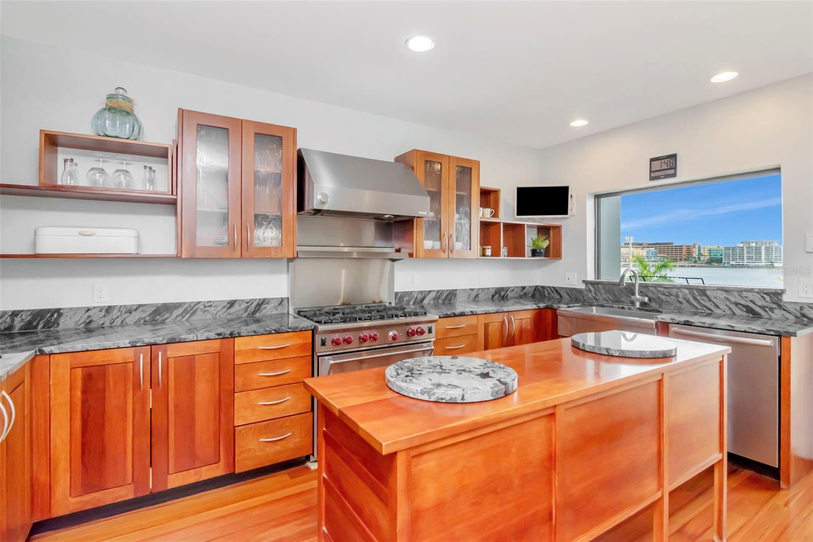 Image 55 of 87 For 825 Bayshore Boulevard 1-2