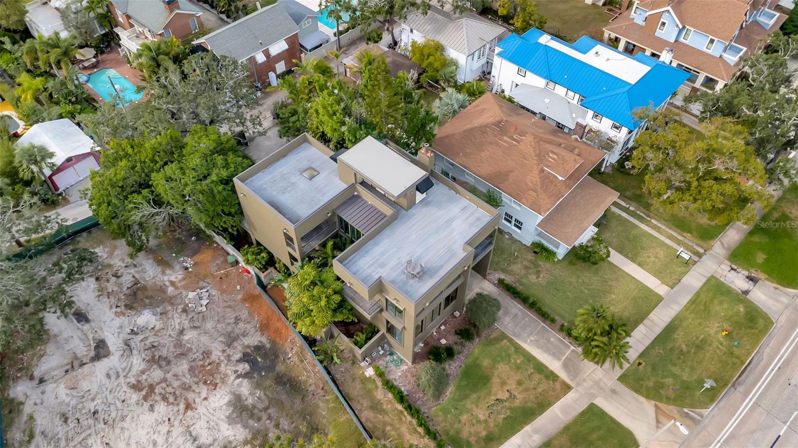 Image 72 of 87 For 825 Bayshore Boulevard 1-2