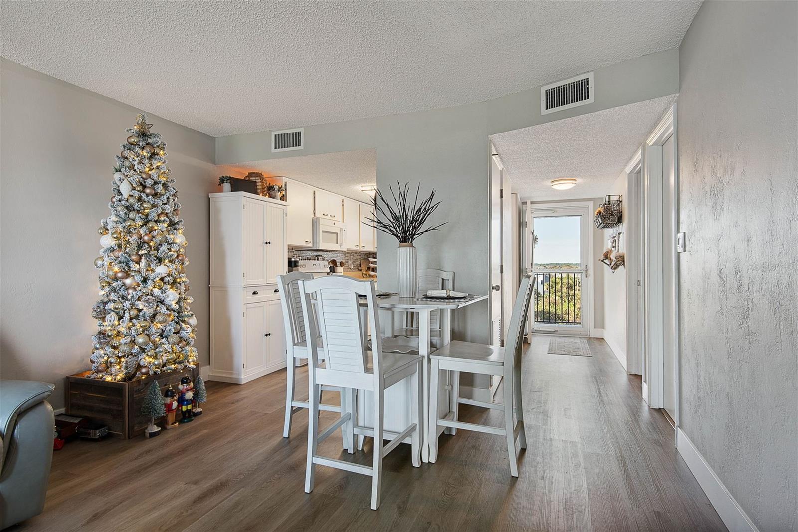 Image 10 of 37 For 3100 Ocean Shore Boulevard 405