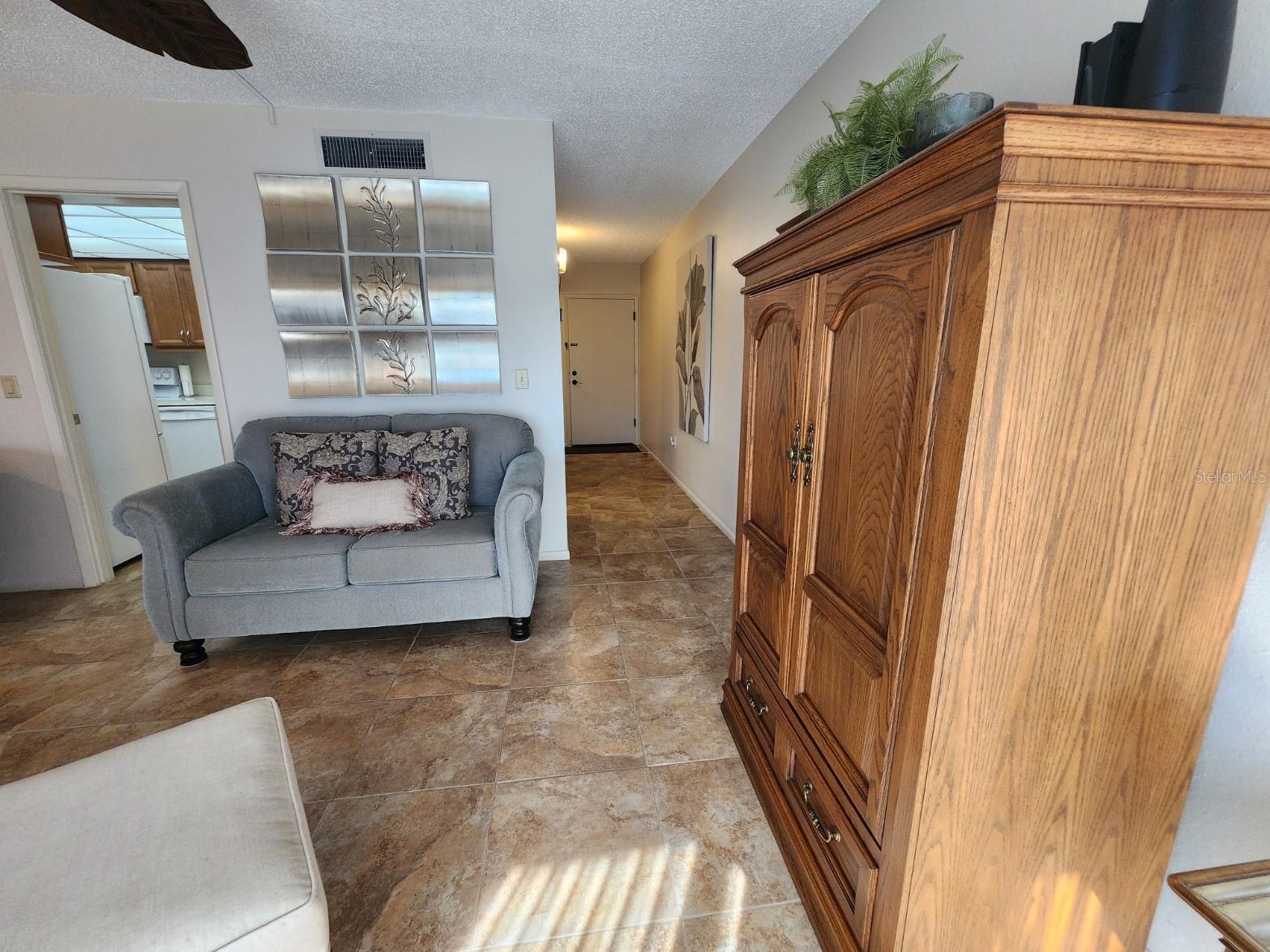 Image 8 of 37 For 2132 Lakewood Club Drive S 8b