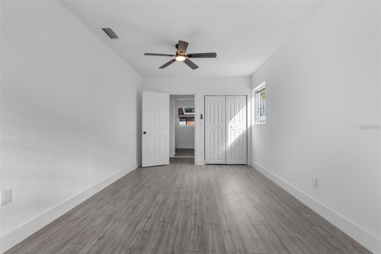 Image 21 of 25 For 541 Lime Street