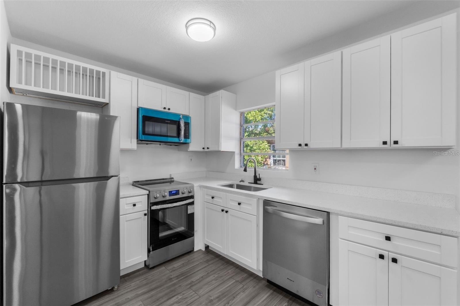 Image 7 of 25 For 541 Lime Street