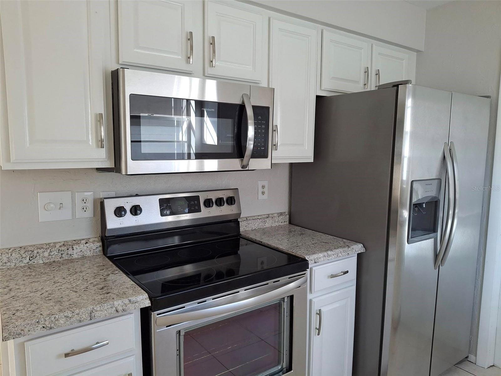 Image 4 of 29 For 11528 107th Avenue