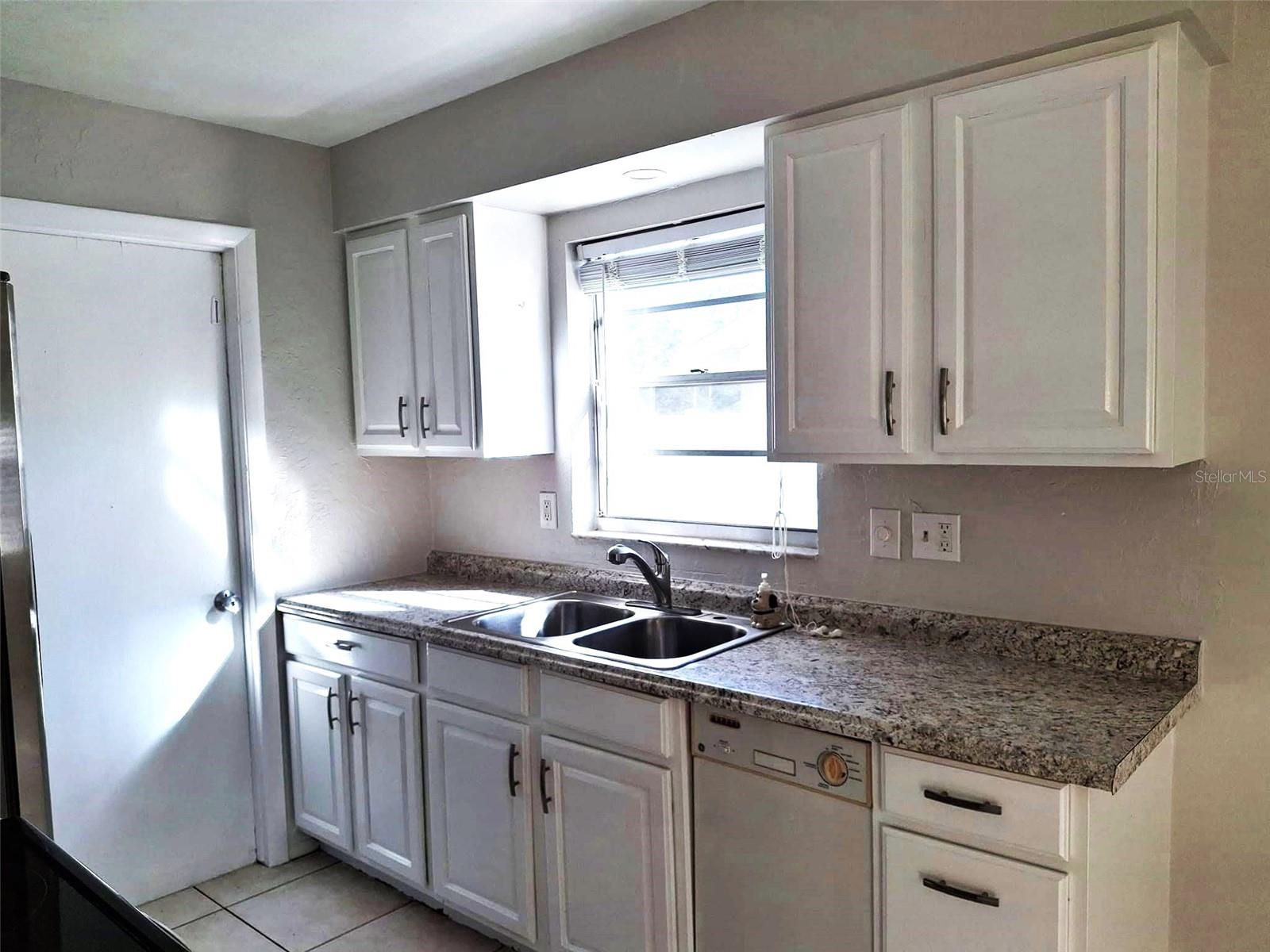 Image 5 of 29 For 11528 107th Avenue