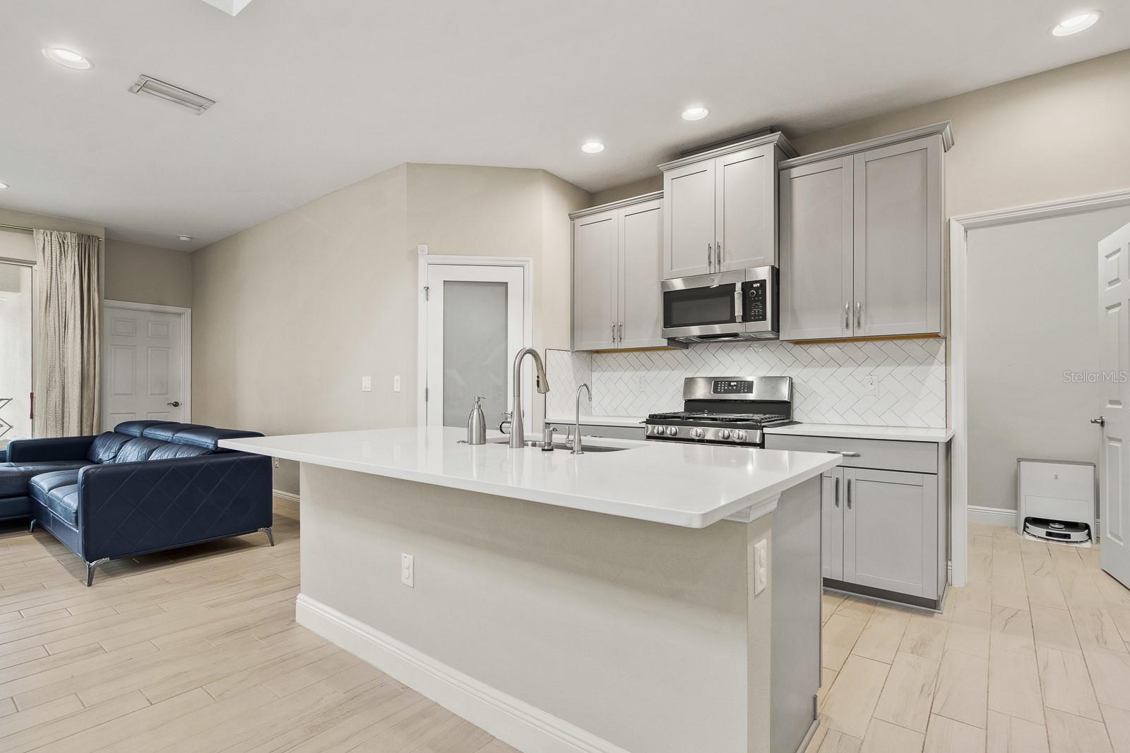 Image 10 of 43 For 17880 Moon Rise Pass