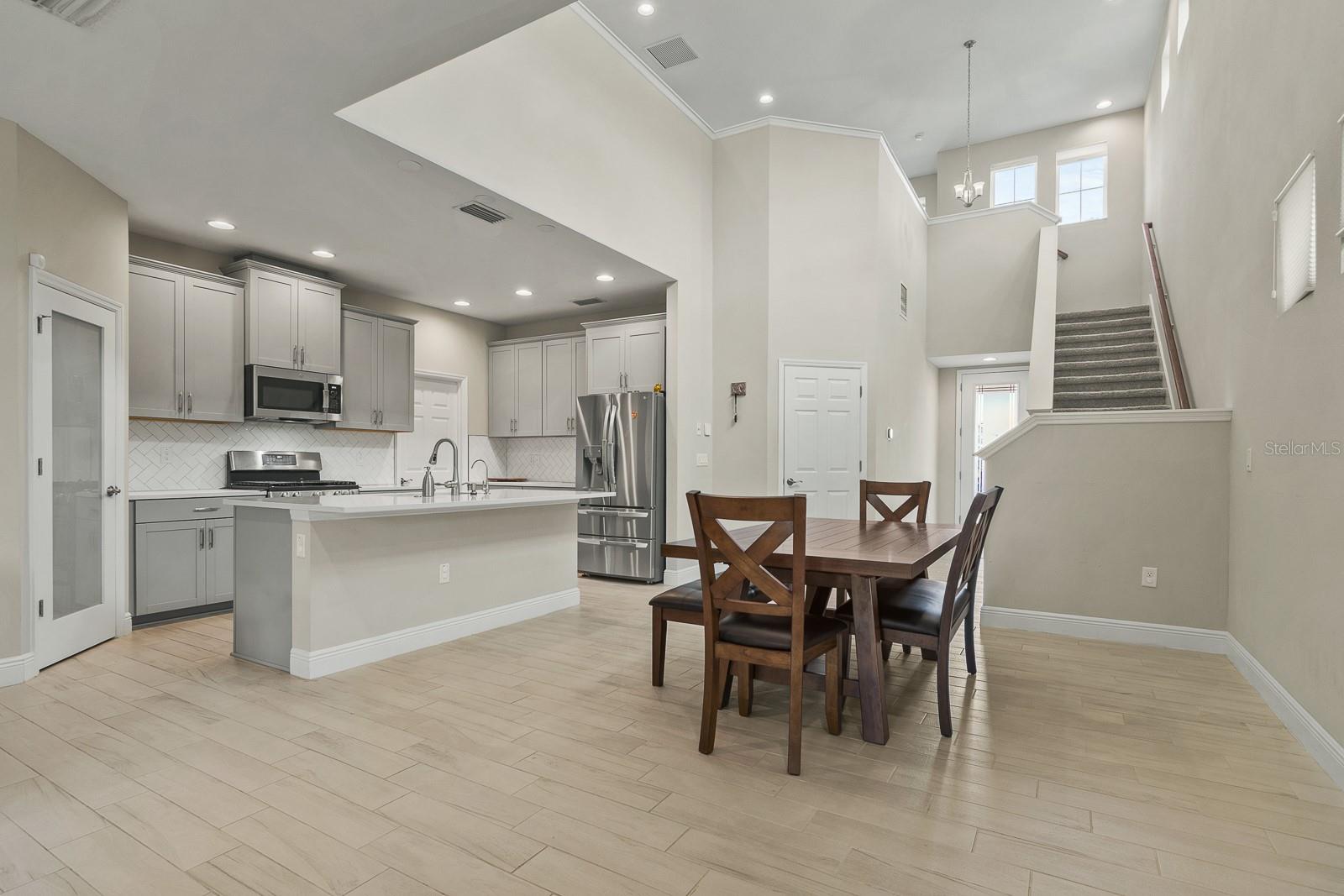 Image 6 of 43 For 17880 Moon Rise Pass