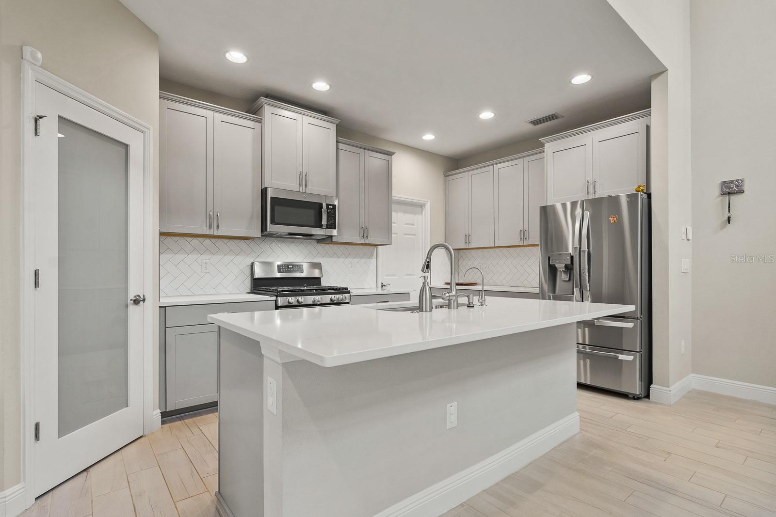 Image 8 of 43 For 17880 Moon Rise Pass