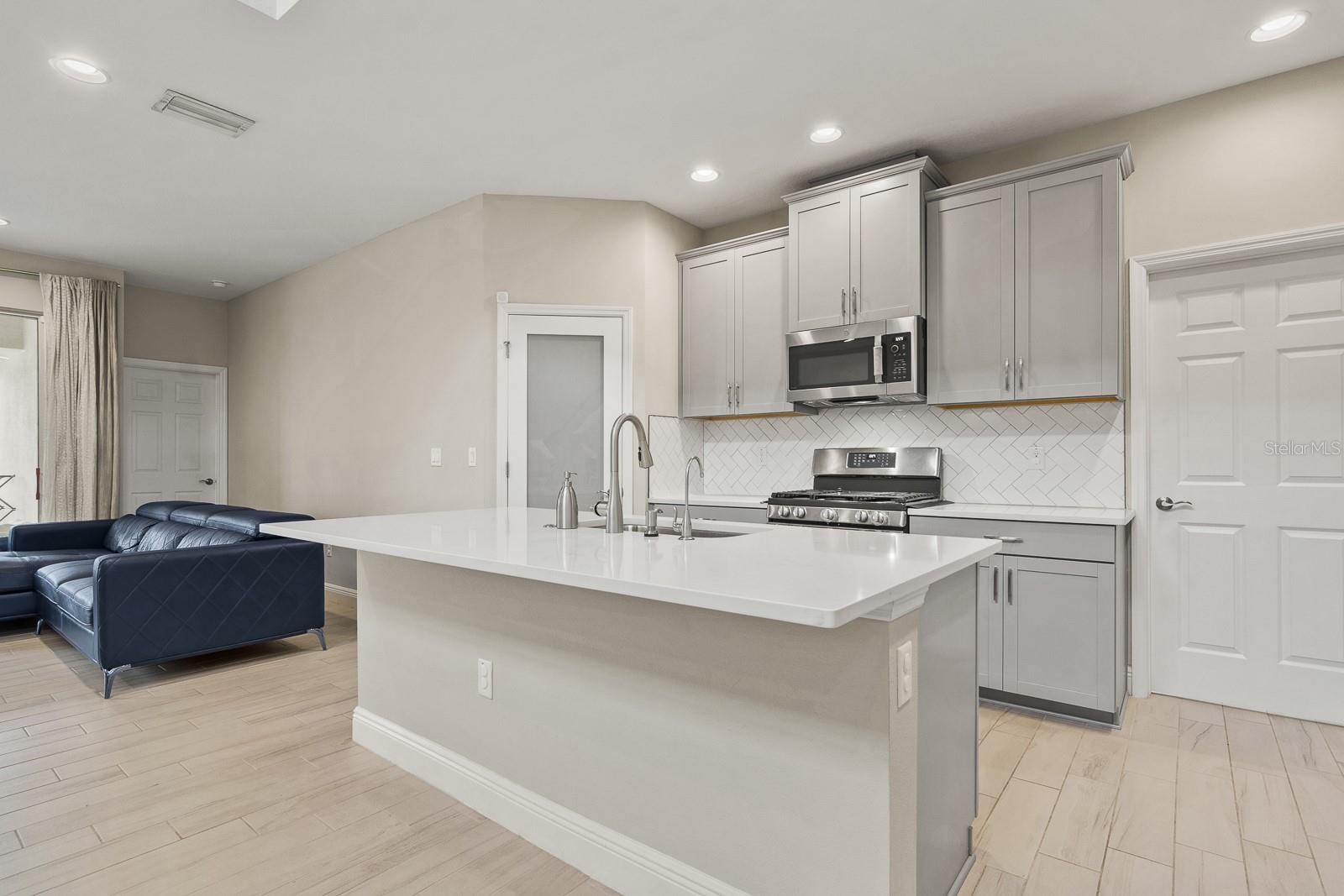 Image 9 of 43 For 17880 Moon Rise Pass