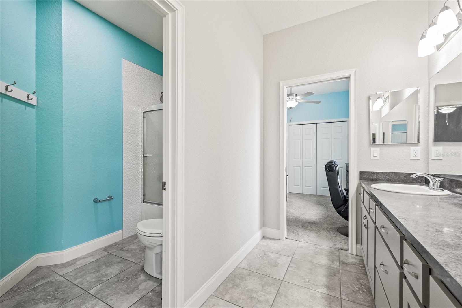 Image 38 of 48 For 5811 Valentino Way